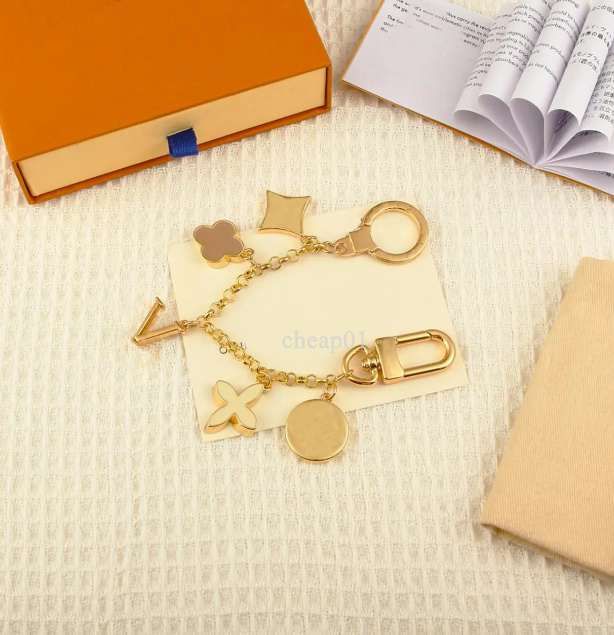 Fashion Brand Letter Designer Keychains Metal Keychain Womens Bag Charm Pendant Auto Parts - 5 of 6