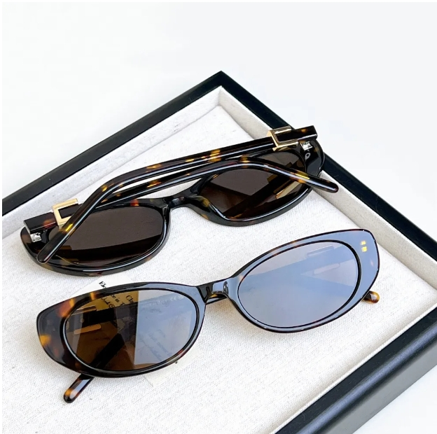 Designer women classic cat eye sunglasses Fashion Retro eyewear high quality Summer seaside travel Fashionable glasses with Box - 7 of 7