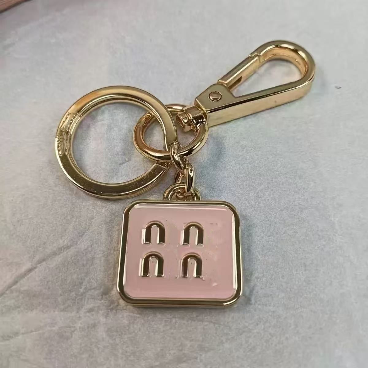 Women Men Lover Keychain Designer Keychain Wallet Key Chain Hang Bag Charm Keyring Keychains hang Leather Designers Women Men Coin Purse Alloy Pendant Key Ring - 3 of 7