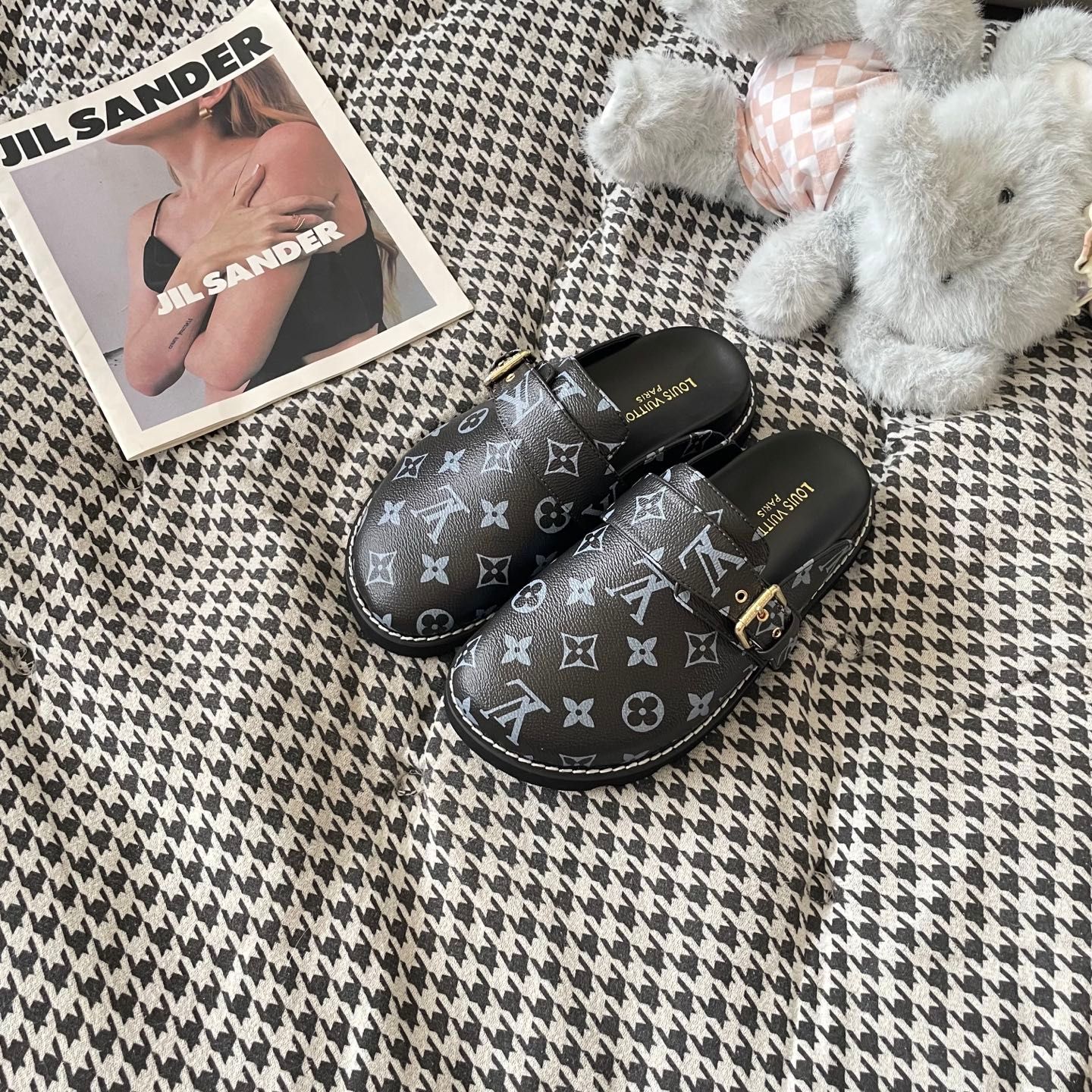 Louis Vuitton Cosy Flat Comfort Clog Easy Mule Women Gold Luxury Monogram Print Slipper Soft Flat Sole Outdoor Casual Walking Slippers Multiple colors - 3 of 7