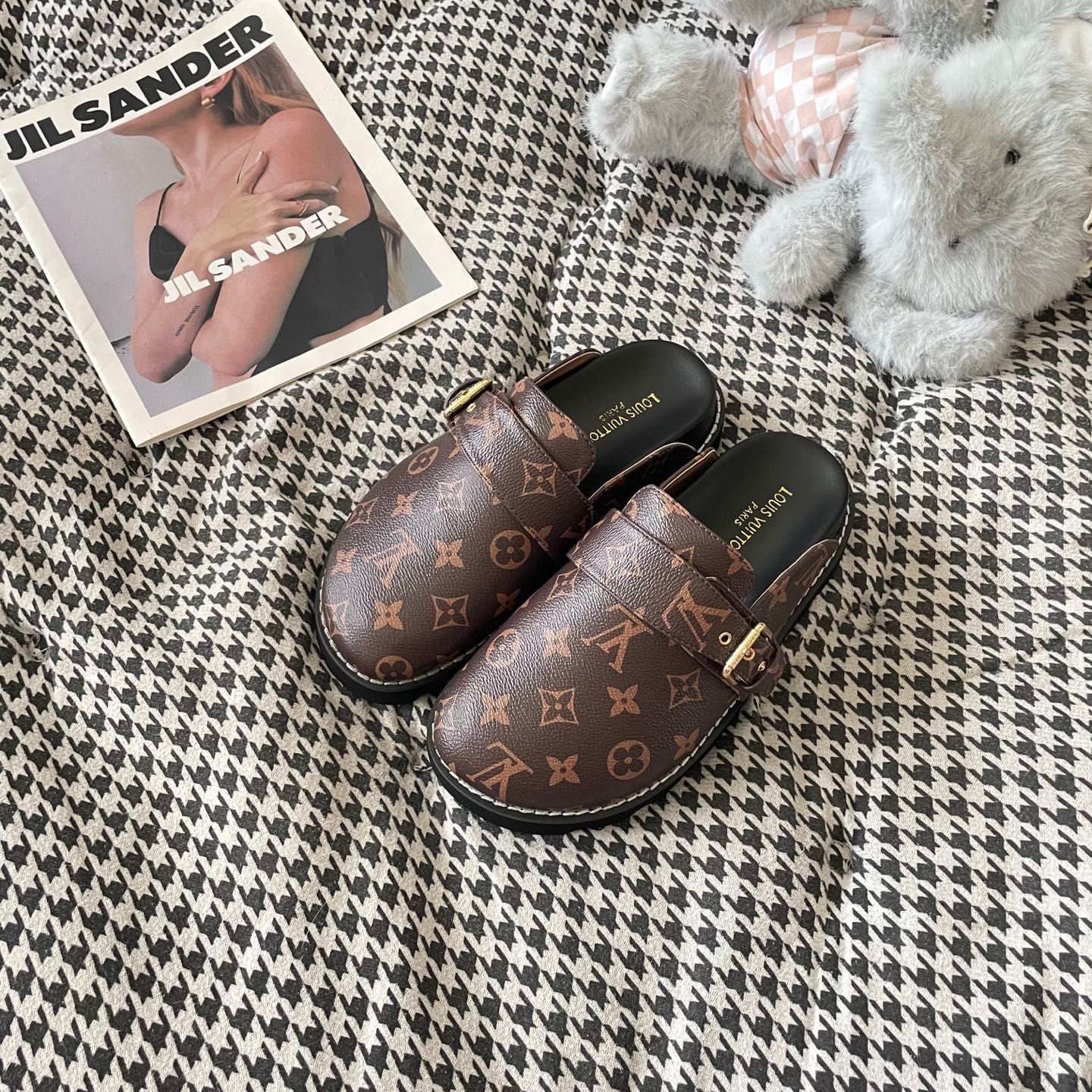 Louis Vuitton Cosy Flat Comfort Clog Easy Mule Women Gold Luxury Monogram Print Slipper Soft Flat Sole Outdoor Casual Walking Slippers Multiple colors - 4 of 7