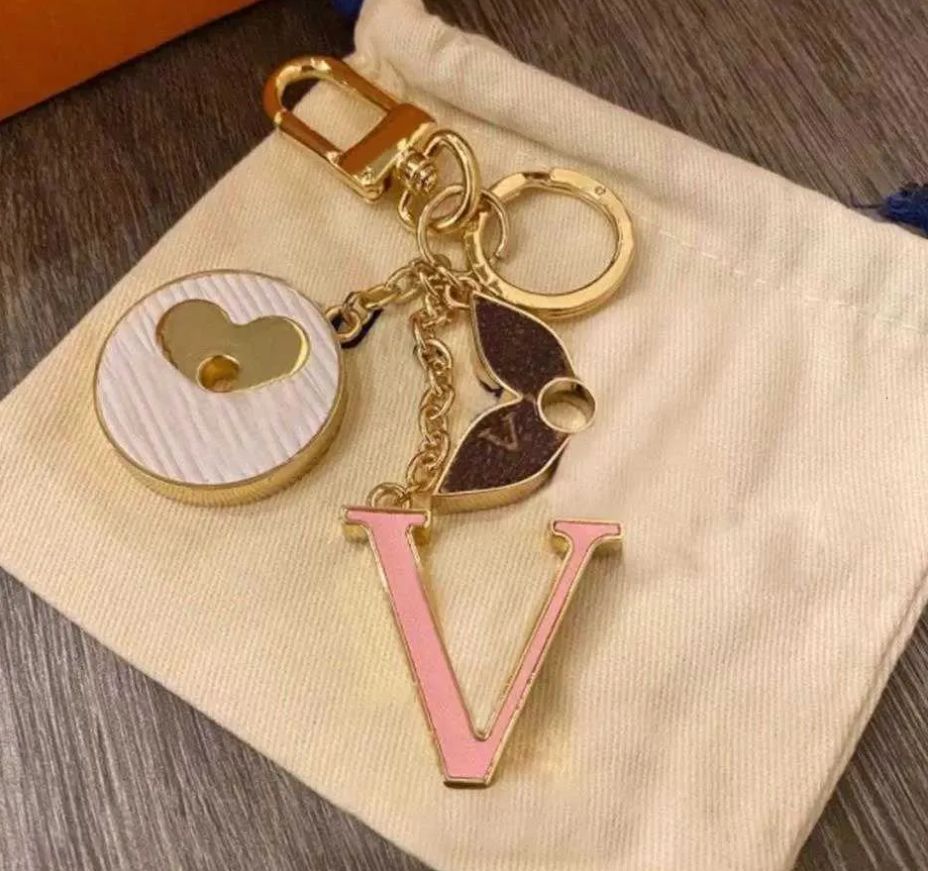 Luxury designers keychains Letters with diamonds designers keychain top Car Key Chain Women Buckle jewelry Keyring Bags Pendant Exquisite Gift 985 - 4 of 7
