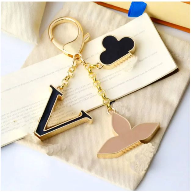Luxury designers keychains Letters with diamonds designers keychain top Car Key Chain Women Buckle jewelry Keyring Bags Pendant Exquisite Gift 985 - 1 of 7