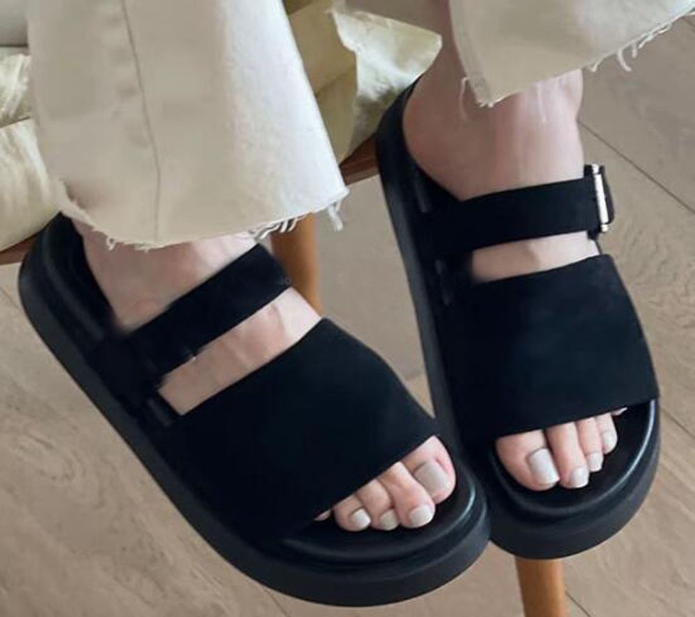 Designer Sandals Ladies Sandals Slippers women Summer Shoes Shoes Outdoor Beach Slippers Ladies Classic Fashion Casual slides V1 - 1 of 3